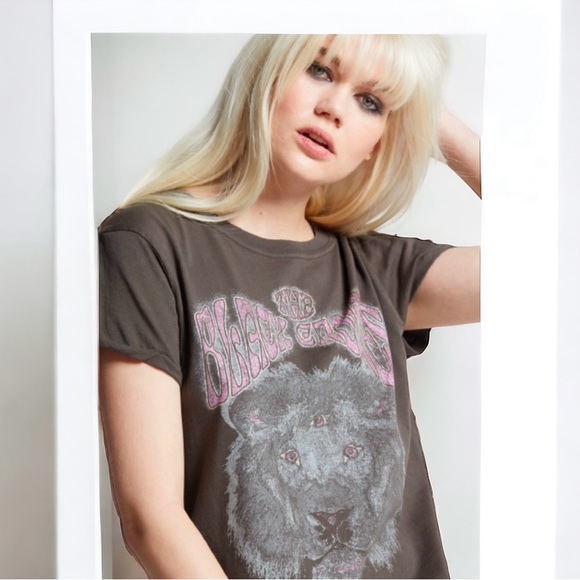 2 left.The Black Crowes Lion Tee - Picture 4 of 4